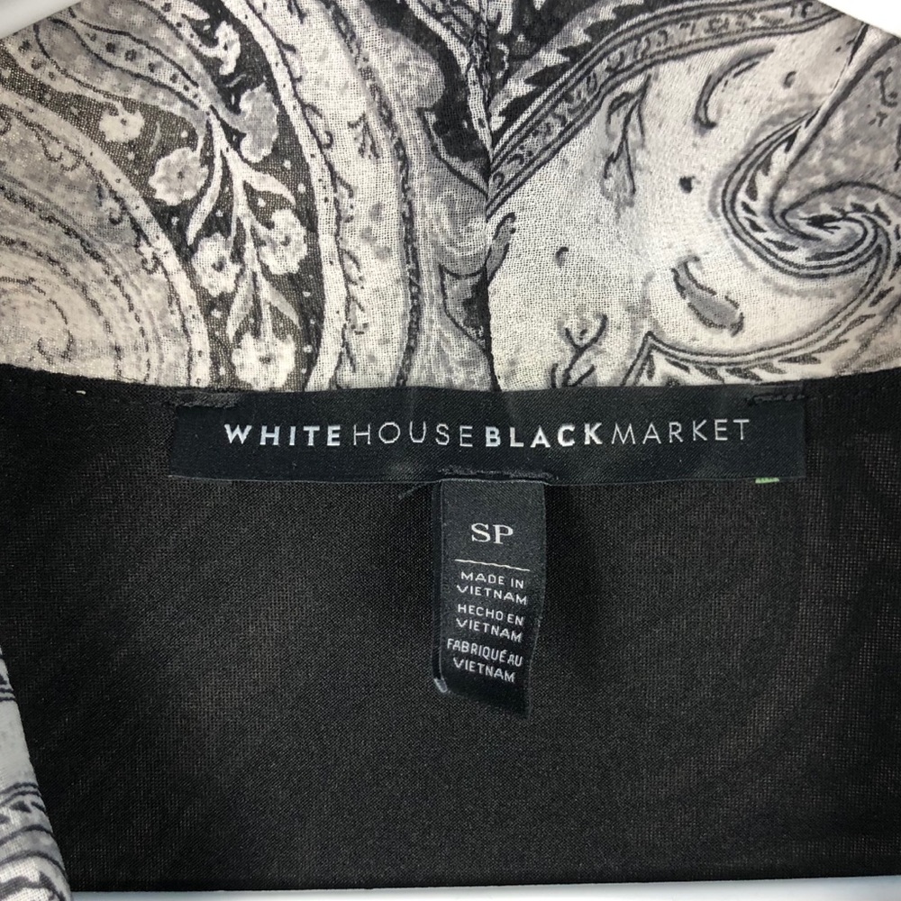 🌻 WHBM Paisley printed Sleeveless tie neck blouse - Picture 8 of 10